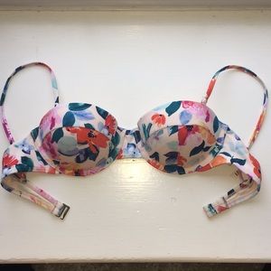 Woman’s Medium size bikini top.